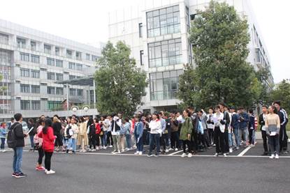 说明: C:\Users\Administrator\Desktop\化生SeedHub
楼管委2018班委素拓活动\李水珍主任讲话.jpg